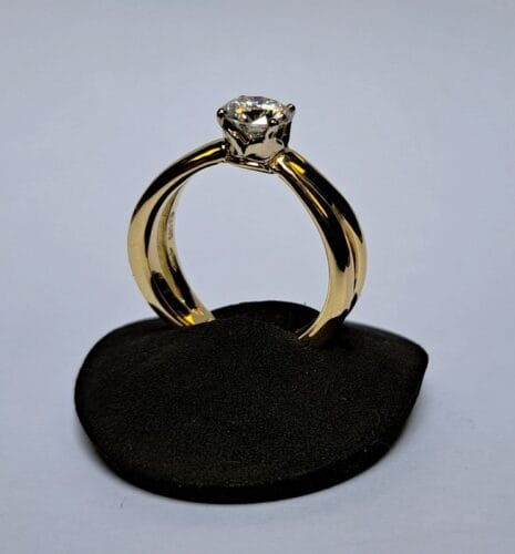 ring geelgoud moissanite